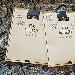 Studio II Plus Sheer Pantyhose Almost Black 3x